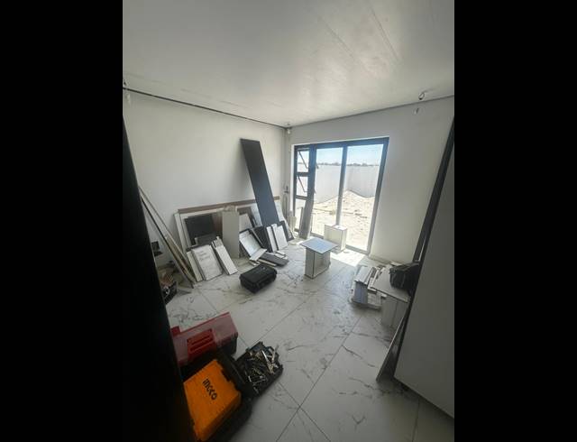 4 BEDROOM HOUSE FOR SALE IN SANDOWN